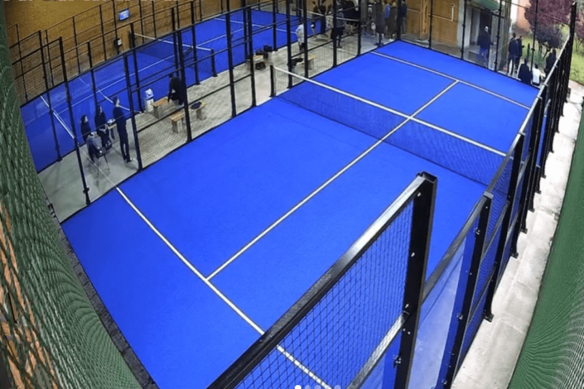 Picture of Play padel with friends