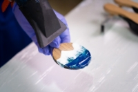 Picture of Decorating the comb and pocket mirror with epoxy